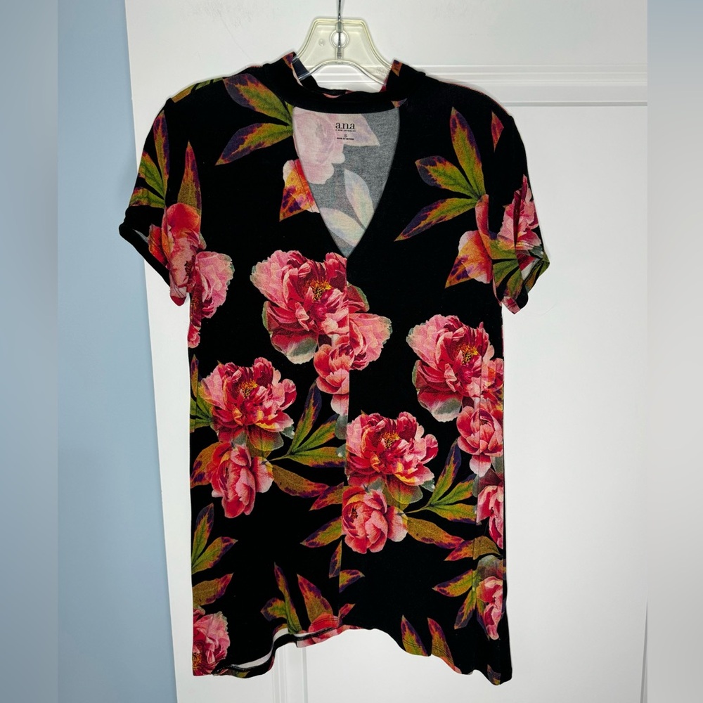 🍓6/$15🍓 V Neck Floral Top